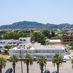 Avi * Φαληράκι