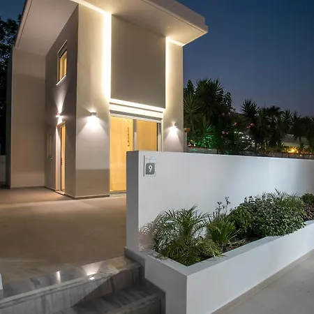 Avi Apartman *