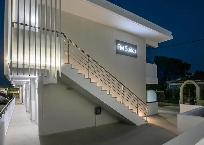 Avi فاليراكي