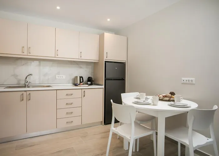 Avi Фалираки